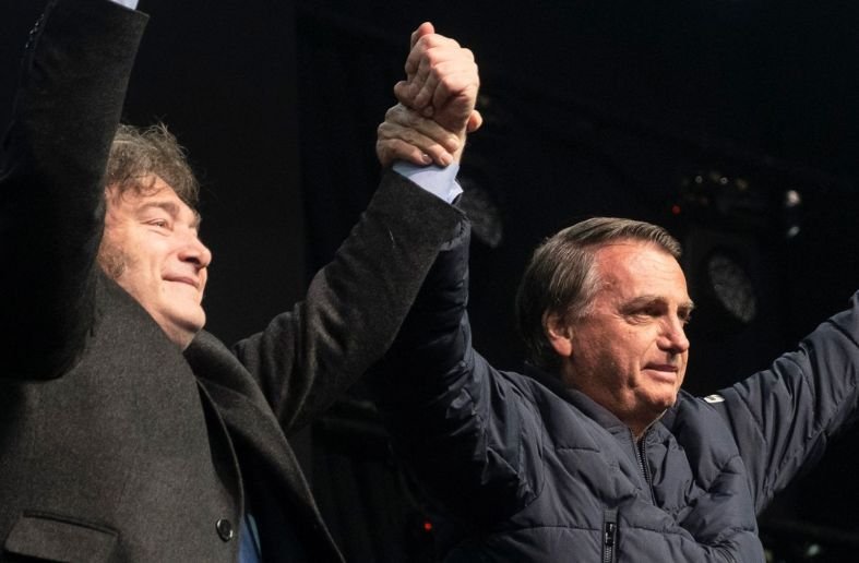 Proibição de Milei visitar Bolsonaro amplia críticas ao STF no exterior