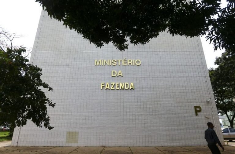 Governo gasta mais do que arrecada e fecha junho com rombo de R$ 48,2 bilhões