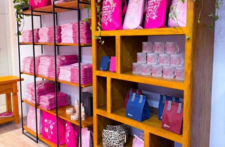 Afecc inaugura Loja Outubro Rosa no Shopping Vitória para arrecadar recursos destinados ao tratamento de pacientes com câncer pelo SUS