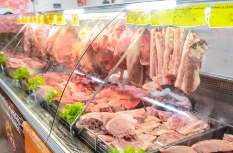 Carne vira artigo de luxo na Bahia: inflação faz famílias mudarem hábitos para economizar