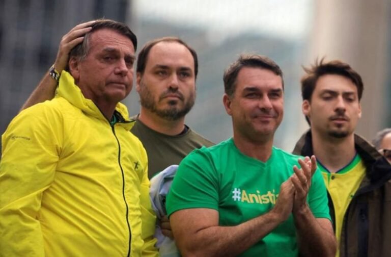 Impedido de receber os filhos, Bolsonaro pede autorização a Moraes para encontro no Dia dos Pais