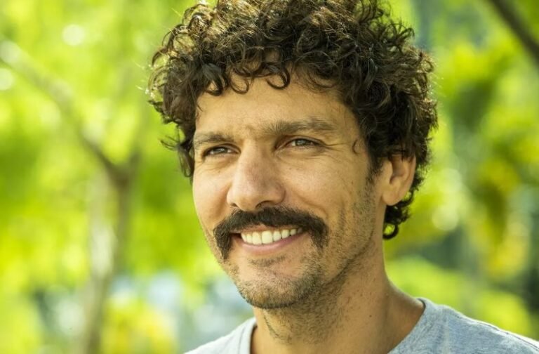 Ator da Globo rompe o silêncio e critica obrigatoriedade da vacina contra a Covid-19
