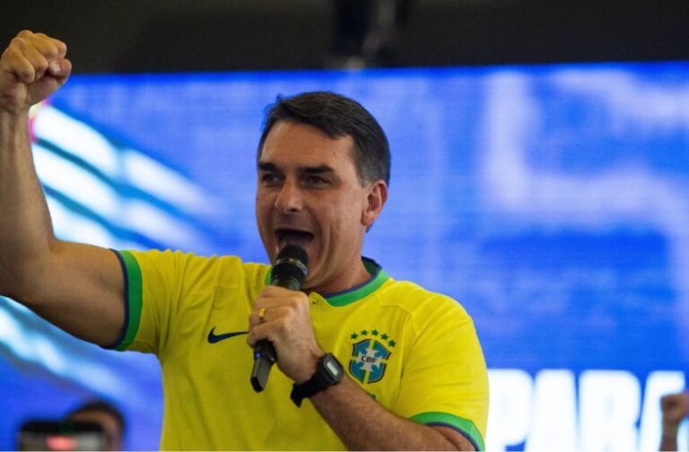 Flávio Bolsonaro amplia alianças e garante apoio em 22 estados para disputa presidencial