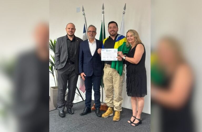 Armandinho Fontoura ganha reconhecimento por transparência e aproximação com a população em Vitória