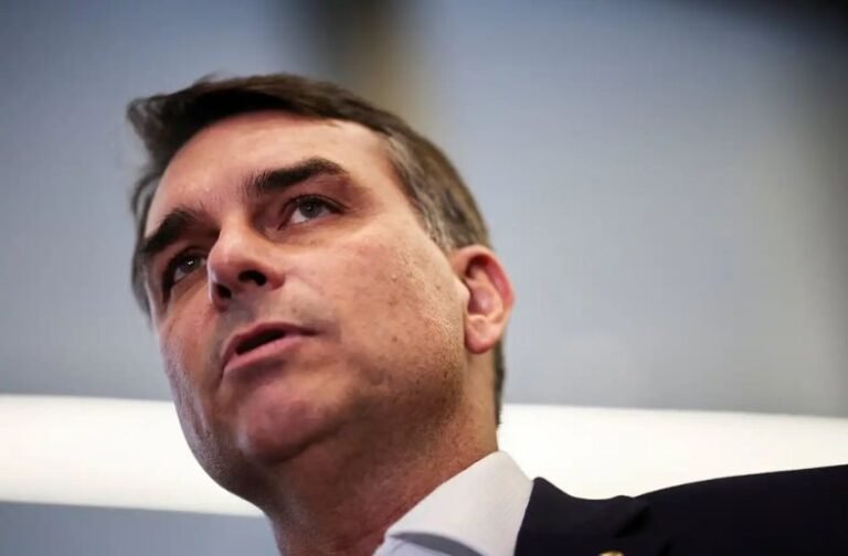 Flávio promete “guerra” ao crime e defende redução da maioridade penal e facções como terroristas