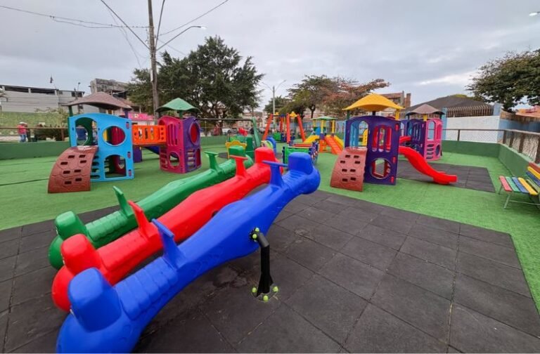 Mais lazer para as crianças: Marataízes entrega duas novas brinquedopraças
