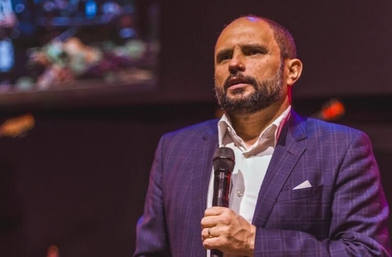 Pastor JB Carvalho alerta para crise empresarial no Brasil: “É hora de perguntar o que está acontecendo com nossa economia”