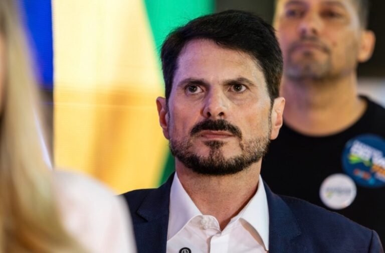 Senador Marcos do Val confirma chapa para reeleição ao Senado com servidora do Congresso e policial militar do PPM/ES
