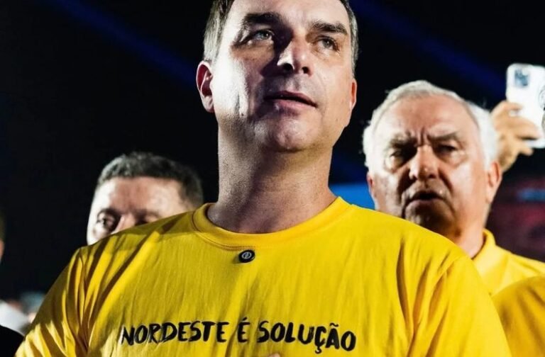 “Está devendo, Lula?”: Flávio confronta presidente sobre proteção a Moraes e promete mudar o STF