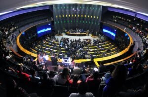 Câmara aprova fim da taxa das blusinhas; texto vai ao Senado