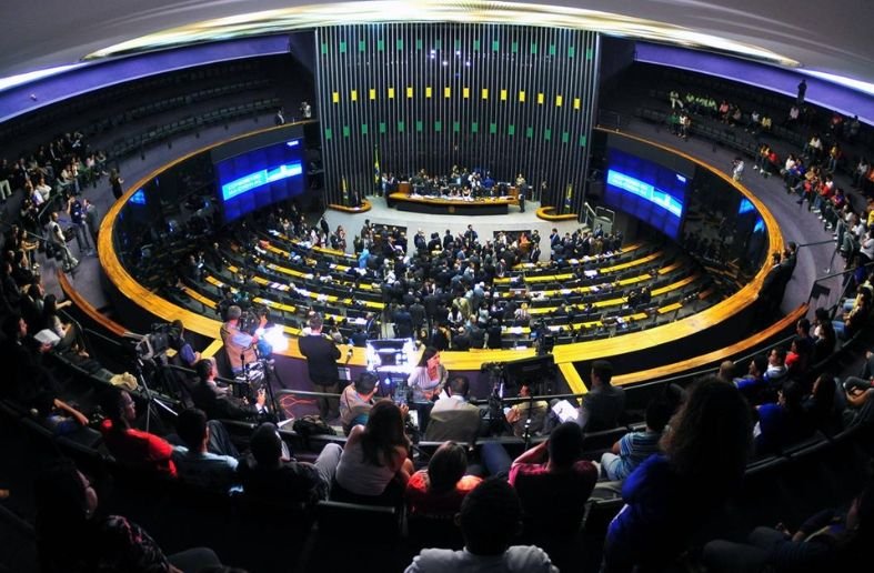 Câmara aprova fim da taxa das blusinhas; texto vai ao Senado
