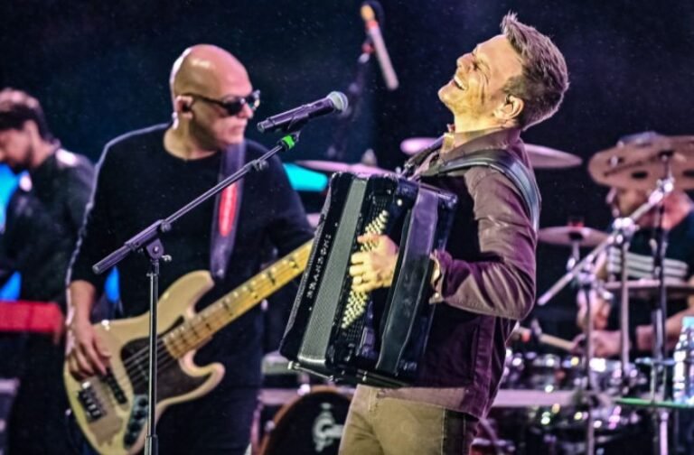 Show de Michel Teló em Vitória tem público reduzido e divide opiniões nas redes