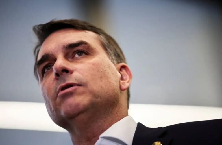 Flávio defende decisão de Mendonça de investigá-lo no caso Dark Horse: ‘Tira o sigilo de tudo’