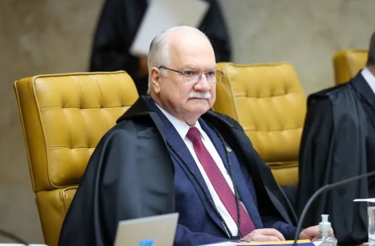 Fachin dá 24 horas para Mendonça liberar sigilo de documentos do caso Banco Master